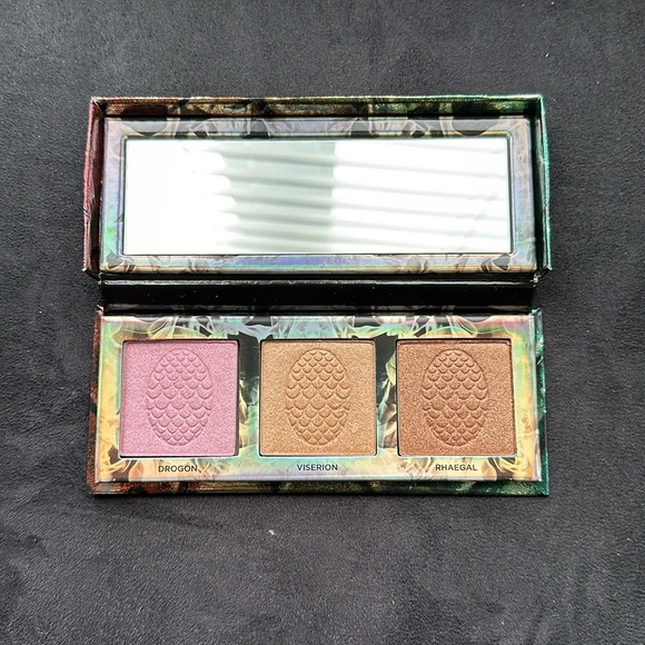 Urban Decay x Game Of Thrones Mother of Dragons highlighter palette - Picture 2 of 3